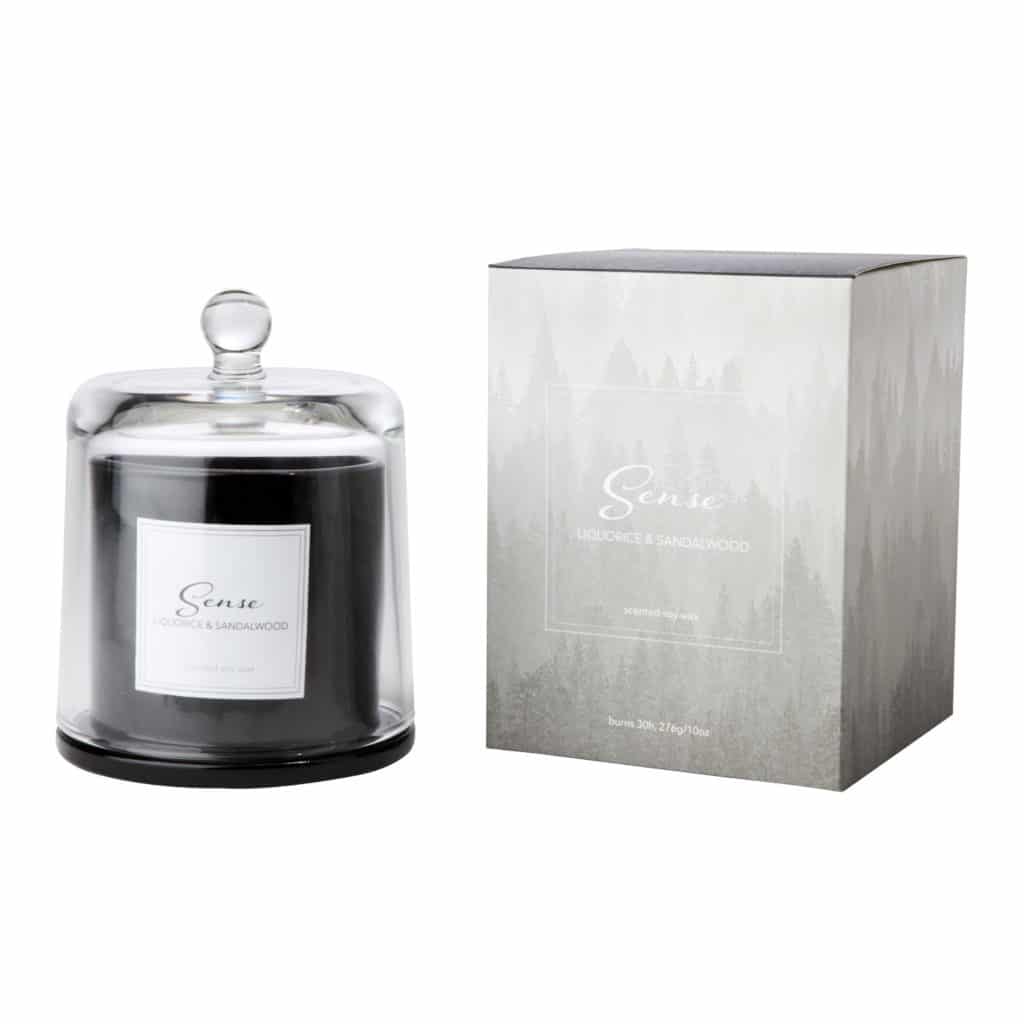 Elegant Sense doftljus med lakrits och sandelträ, presenterat i genomskinligt glas med lock och förpackat i en stilfull ask.