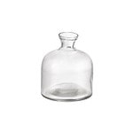 Enkel och elegant vas i klart, munblåst glas från Affari of Sweden, perfekt för små blombuketter eller som en stilren inredningsdetalj.