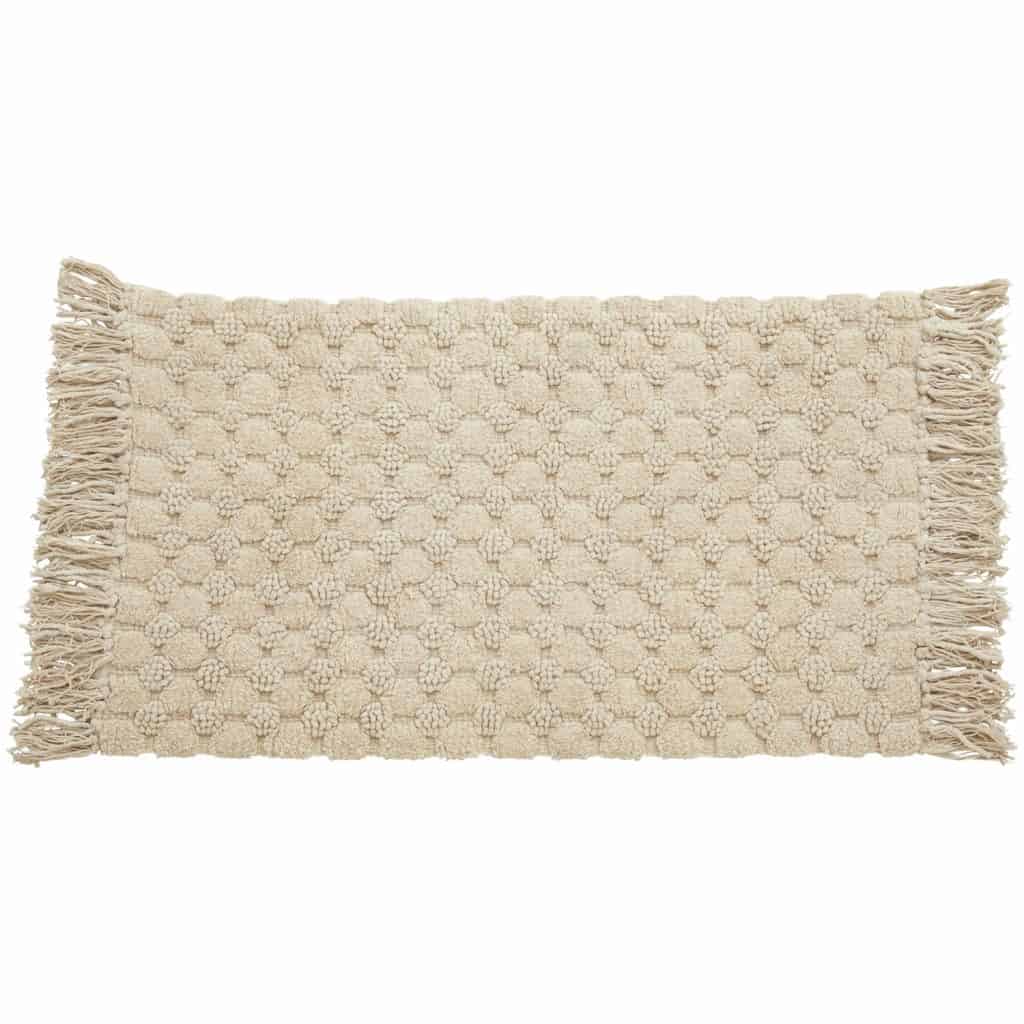 Off-white tuftad badrumsmatta LUNA med fransar och bubbligt mönster på vit bakgrund.