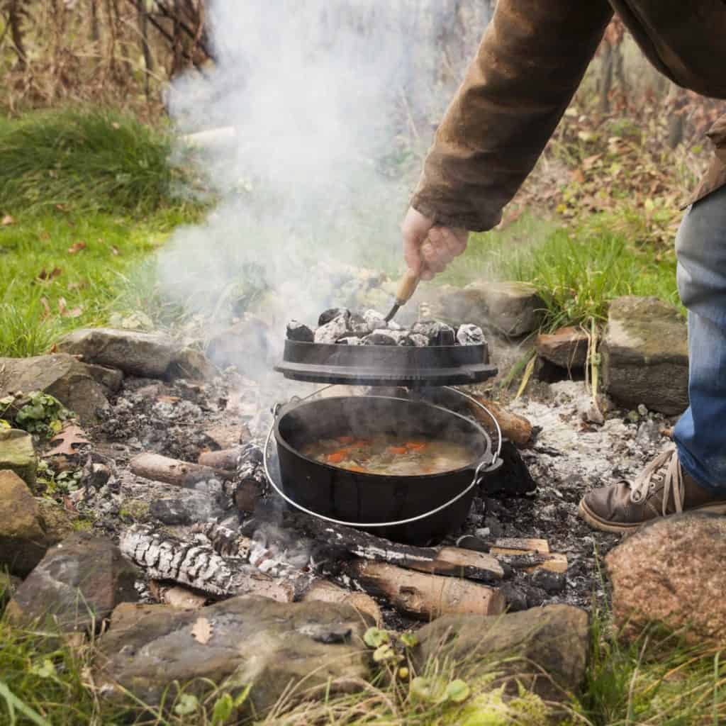 FF235-2-stor-gjutjärnsgryta-EsschertDesign