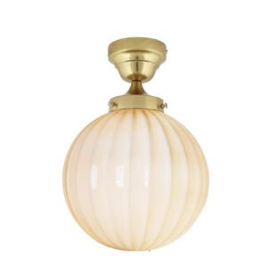 Stor taklampa Marit i mässing och glas i beige.