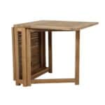 Turin klaffbord i teak från Brafab, delvis utfällt för att visa dess flexibla och platsbesparande design. Perfekt för balkonger och mindre uteplatser.