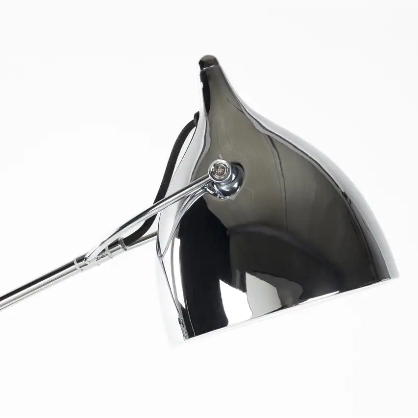 Närbild på lampskärmen för Golvlampa READER i krom från Zuiver med elegant blank yta.