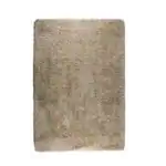 Översiktsbild på matta HAIRY i beige från Zuiver, visad i sin helhet med sin täta, mjuka lugg.