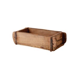 Vintage tegelstensform i trä med metallbeslag från Affari of Sweden – varje exemplar är unikt och tillverkat i återbrukat trä.