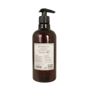 Baksida av flytande tvål Brobacka Pine Forest 500 ml från Strömshaga i mörk bärnstensfärgad pumpflaska, etikett med ingredienser och information.